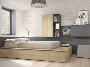 Habitación con baúles que aprovechan el espacio bajo la cama