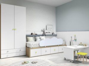 Dormitorio con armario, mesa estudio y compacta cajones
