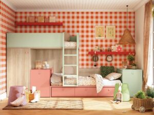 Habitación Juvenil con Cama Tren y Mesas Extraíbles