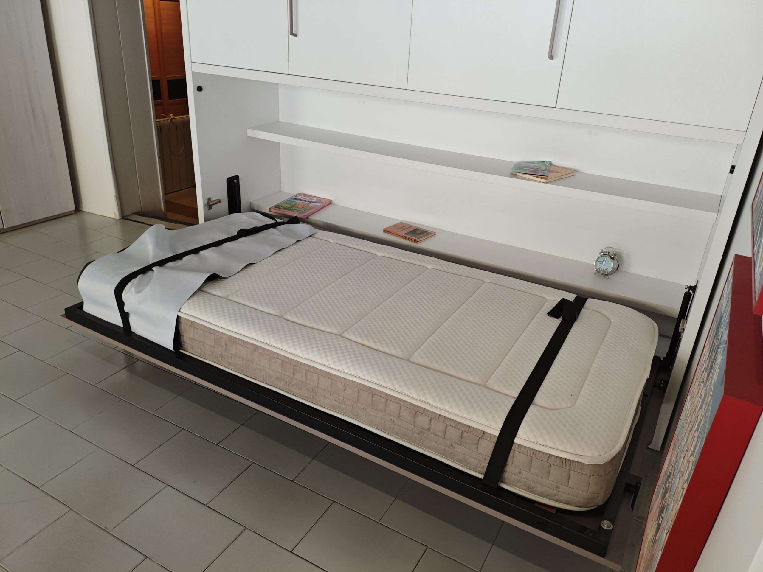 Cama abatible con armario de exposición a mitad de precio - Imagen 4